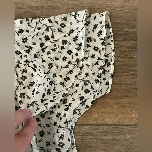 Two NWT H&M Flowy V Neck Dresses, Cinchable Waist, Size Medium! - Picture 9 of 11